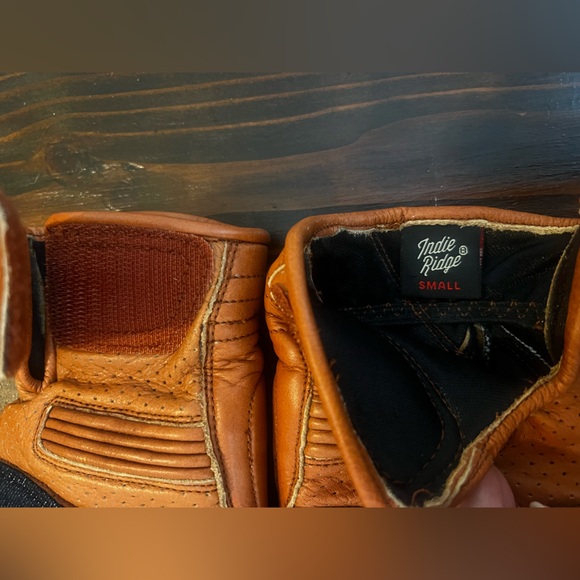 Tan Ridge Leather and Black Fabric Gloves - Picture 2 of 2